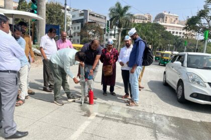 ಎಎಪಿ ದೂರಿನ ಫಲಶೃತಿ: ವೈಟ್ ಟಾಪಿಂಗ್ ರಸ್ತೆ ಗುಣಮಟ್ಟ ಪರೀಕ್ಷಿಸಿದ ಲೋಕಾಯುಕ್ತ ಅಧಿಕಾರಿಗಳು