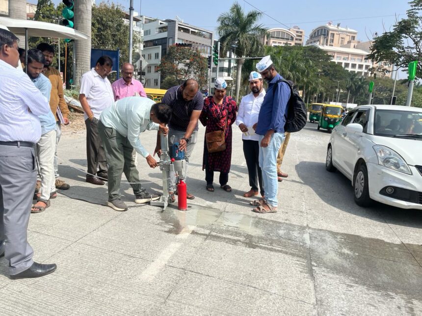 ಎಎಪಿ ದೂರಿನ ಫಲಶೃತಿ: ವೈಟ್ ಟಾಪಿಂಗ್ ರಸ್ತೆ ಗುಣಮಟ್ಟ ಪರೀಕ್ಷಿಸಿದ ಲೋಕಾಯುಕ್ತ ಅಧಿಕಾರಿಗಳು