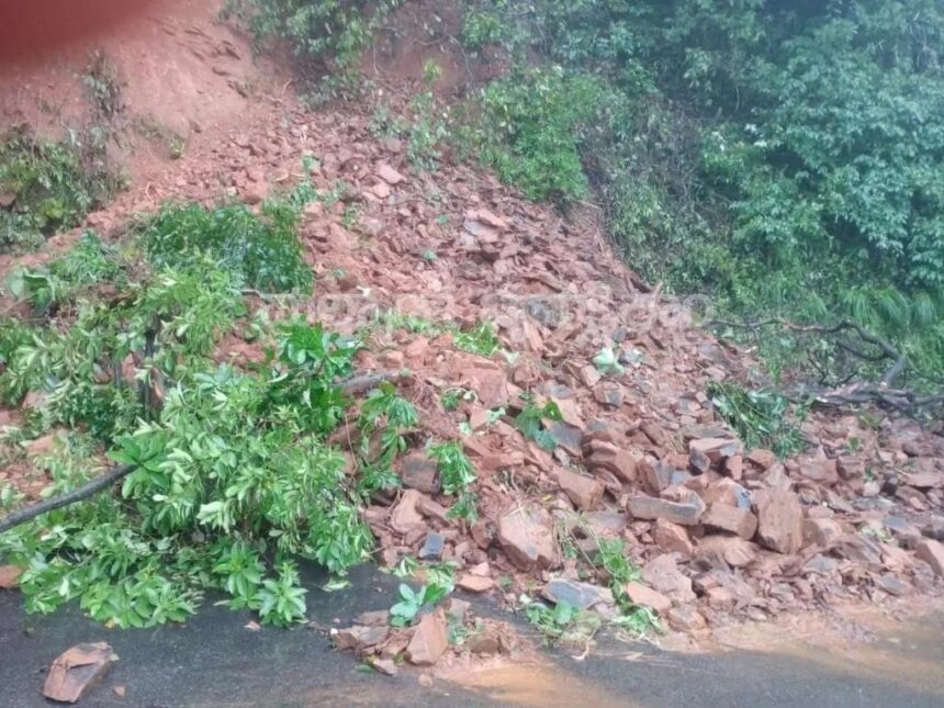 ಆಗುಂಬೆ ಘಾಟಿಯಲ್ಲಿ ಲಘು ಗುಡ್ಡ ಕುಸಿತ!