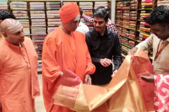 ತುಮಕೂರಿನಲ್ಲಿ ಕಾಂಚಿಪುರಂ ವರಮಹಾಲಕ್ಷ್ಮಿ ಸಿಲ್ಕ್ಸ್  ಹೊಸ ಮಳಿಗೆ