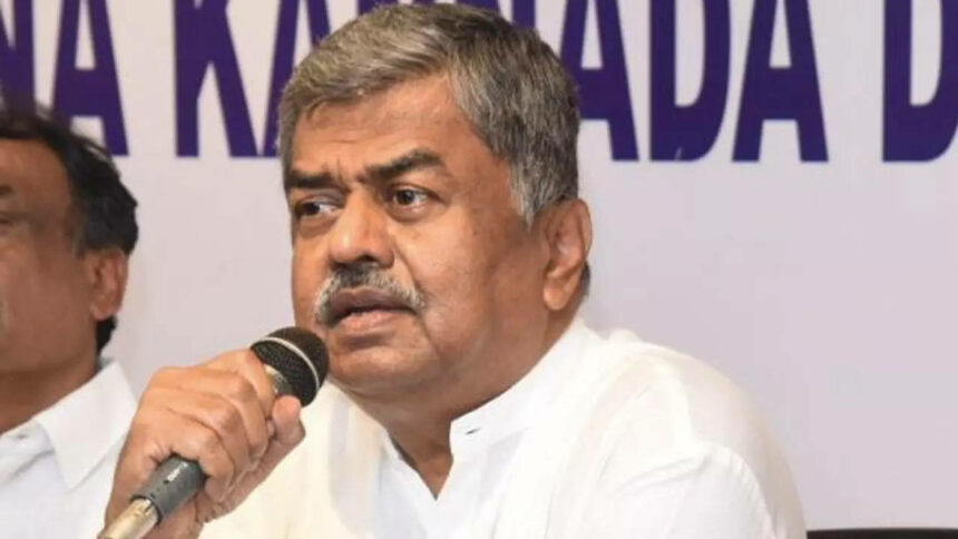 ಯುದ್ದ ಮಾಡಬೇಕೆ ಬೇಡವೇ ಎನ್ನುವ ತೀರ್ಮಾನಗಳನ್ನು ಟ್ರಂಪ್ ಮಾಡುತ್ತಾರೆ
