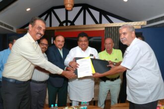 ತುಮಕೂರಿನಲ್ಲಿ ಕ್ರಿಕೆಟ್ ಮೈದಾನ: 41ಎಕರೆ ಸ್ವಾಧೀನ ಪತ್ರ ಹಸ್ತಾಂತರಿಸಿದ ಸಚಿವ ಎಂ ಬಿ ಪಾಟೀಲ