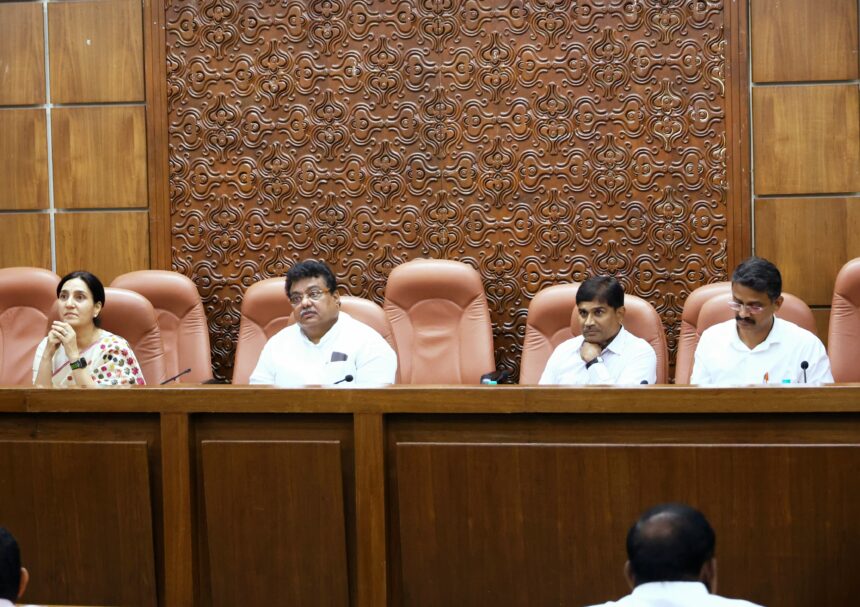 ಕೈಗಾರಿಕಾ ಇಲಾಖೆ ಅಧಿಕಾರಿಗಳಿಗೆ ಸ್ಪಂದನಶೀಲತೆ ಮುಖ್ಯ: ಎಂ ಬಿ ಪಾಟೀಲ