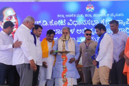 ನಮ್ಮ ಸರ್ಕಾರ ಬುದ್ದ, ಬಸವ, ಅಂಬೇಡ್ಕರ್, ಗಾಂಧಿ ಮತ್ತು ಸಂವಿಧಾನದ ಅಡಿಯಲ್ಲಿ ಕಾರ್ಯನಿರ್ವಹಿಸುತ್ತಿದೆ: ಸಿಎಂ