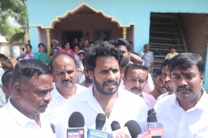 ನೀವು ಅಧಿಕಾರದಲ್ಲಿ ಇದ್ದೀರಿ. ಕೆಲಸ ಮಾಡಿ, ನಮ್ಮ ಮೇಲೆ ಯಾಕೆ ಗೂಬೆ ಕೂರಿಸುತ್ತೀರಿ?