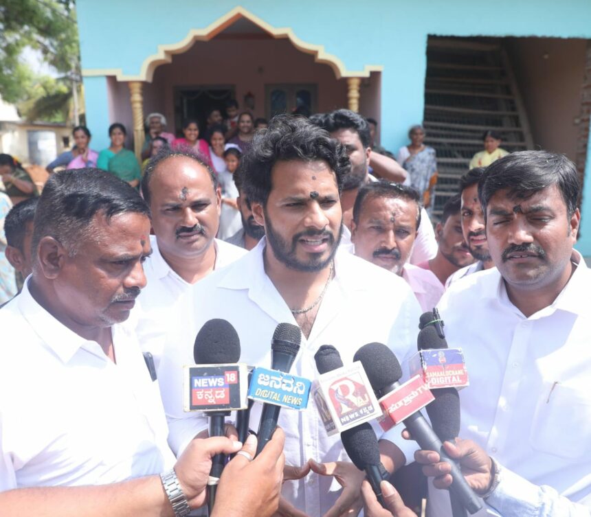 ನೀವು ಅಧಿಕಾರದಲ್ಲಿ ಇದ್ದೀರಿ. ಕೆಲಸ ಮಾಡಿ, ನಮ್ಮ ಮೇಲೆ ಯಾಕೆ ಗೂಬೆ ಕೂರಿಸುತ್ತೀರಿ?