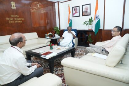 ಪಿಎಂ ಇ-ಡ್ರೈವ್, ಪಿಎಲ್‌ ಐ ಯೋಜನೆ, ಉಕ್ಕು ವಲಯದ ಉಪಕ್ರಮಗಳ ಪ್ರಗತಿ ಪರಿಶೀಲಿಸಿದ ಸಚಿವರು