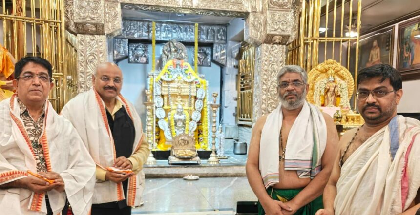 ಶ್ರೀ ರಾಘವೇಂದ್ರ ಸ್ವಾಮಿಗಳಿಗೆ ವಿಶೇಷ ಪೂಜಾ ಕೈಂಕರ್ಯ