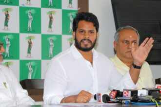 ಪೊಲೀಸರ ತಲೆ ದಂಡಕ್ಕೆ ನಿಖಿಲ್ ಕುಮಾರಸ್ವಾಮಿ ಖಂಡನೆ