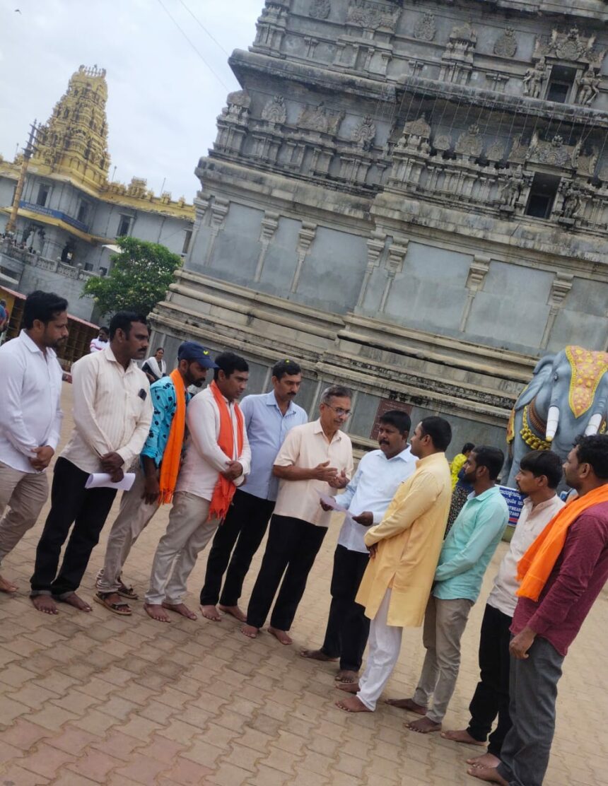 ಸುಪ್ರಸಿದ್ಧ ಮುರುಡೇಶ್ವರ ದೇವಾಲಯದಲ್ಲಿ ವಸ್ತ್ರ ಸಂಹಿತೆ ಜಾರಿ; ಹಿಂದೂ ಸಂಘಟನೆಗಳ ಸಂಘಟಿತ ಪ್ರಯತ್ನದ ಫಲ