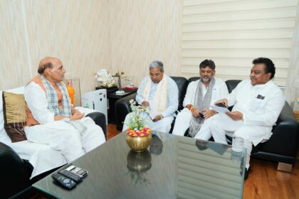 ಸಿಎಂ ನೇತೃತ್ವದ ನಿಯೋಗದಿಂದ ರಕ್ಷಣಾ ಸಚಿವರ ಭೇಟಿ, 2 ಡಿಫೆನ್ಸ್‌ ಕಾರಿಡಾರ್‌ಗೆ ಮನವಿ