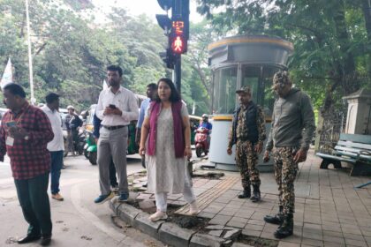 ಮುರಿದು ಬಿದ್ದ ವಿದ್ಯುತ್ ಕಂಬಗಳು ಹಾಗೂ ಹಾನಿಗೊಳಗಾದ ಸೈನ್ ಬೋರ್ಡ್ ಗಳನ್ನು ತೆರವುಗೊಳಿಸಿ: ಸ್ನೇಹಲ್ ಆರ್