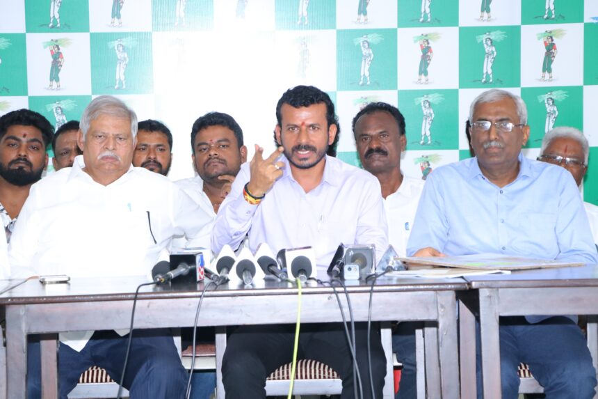 ಮತಗಳ್ಳತನ ಮಾಡುತ್ತಿರುವುದೇ ಕಾಂಗ್ರೆಸ್ ಎಂದು ದಾಖಲೆ ಬಿಡುಗಡೆ ಮಾಡಿದ ಮಾಜಿ ಶಾಸಕ