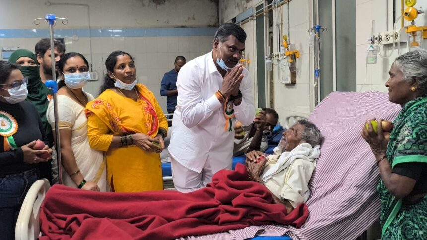 79ನೇ ಸ್ವಾತಂತ್ರ್ಯ ದಿನಾಚರಣೆ :KSMPLWCST ವತಿಯಿಂದ ರೋಗಿಗಳಿಗೆ ಹಣ್ಣು ವಿತರಣೆ